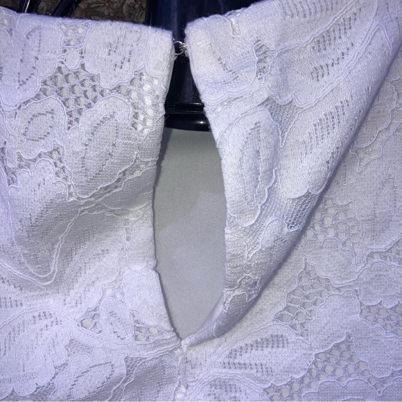 Banana Republic women’s size M, white, lace blouse, w/attached lining, NWT - Picture 5 of 14